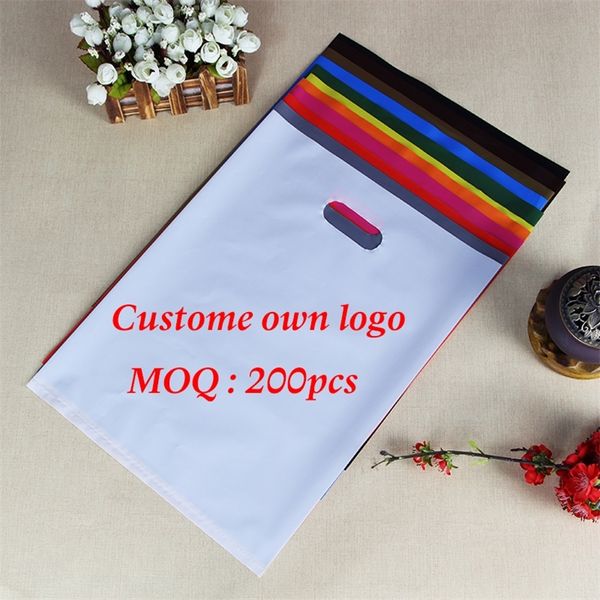 200 pcs personnalisé shopping poignée cadeau emballage en plastique pour vêtement imprimé promotion sac 220704