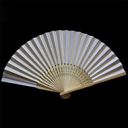 Gratis verzending 200 stks / partij wit vouwen elegante papier hand fan witte fan papieren fan bruiloftsparty gunsten 21cm 8 "