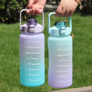Bottiglia d'acqua motivazionale da 2000 ml 64 OZ con cannuccia per succhi sportivi a tenuta stagna senza BPA con manico in paracord