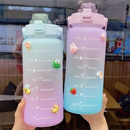 2000 ml Kawaii Jumbo Fles met Tijd Marker 3D Sticker Plastic Sport Reizen Thee Juice Waterkruik Leuke Draagbare Stro Drink 211122