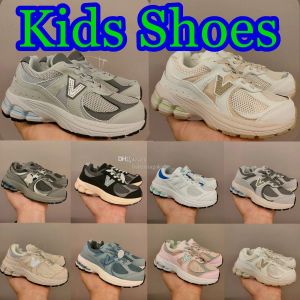 2002r kids chaussures pour tout-petit des baskets de protection des baskets Pack de pluie sur nuage fantôme concepteur athlétique rose gris marine sel de mer de sel de sel 2002 r Salehe bembu