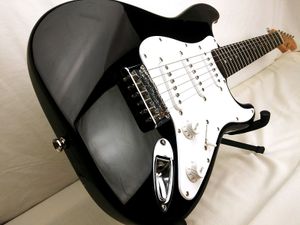 2005 Squie Strat-Style Guitare Électrique Démarreur À Échelle Courte