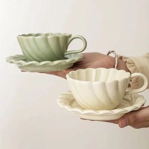 200 ml de tasse de céramique créative et tasse de tasse de café assiette et soucoupe pour café 240417