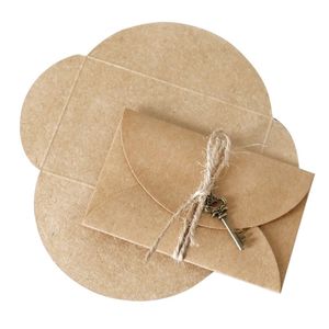 200 stks 9x6cm vintage kraft lege geschenk tassen bruiloft uitnodiging wenskaart gevouwen enveloppen DIY verpakking zakken 220420