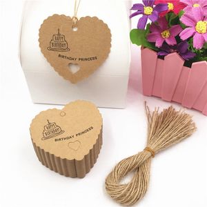 200pcs / lot bricolage en forme de coeur en forme de coeur suspendu étiquette de papier kraft note de note d'étiquette pour les boîtes à gâteau simples d'anniversaire ornement avec cordes