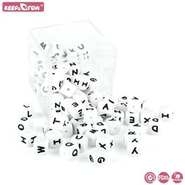 200pcs lettres de silicone perles 12mm alphabet anglais perles à mâcher de qualité alimentaire bricolage bébé dentition pendentif fabrication de bijoux collier 240123