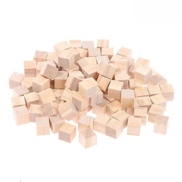 200pcs Blank inachevé Mini DIY Blocs carrés en bois 1 cm Cubes massifs en bois pour les boiseries artisanales pour enfants Puzzle de fabrication de matériaux 240509