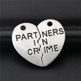 200sets / lot Antique Sliver Splicing love Charms Partners in Crime Letters Pendentif Coeur Making Fit Accessoires faits à la main 20x19mm2201