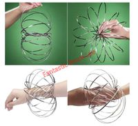 Flow Ring (Kinetic Spring Toy) - Close-up Magic / Magic Trick