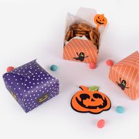 500pcs Cute Halloween Square Paper Candy Folding Box Strip Orange Pattern Purple Polka Dot Square Halloween Gift Box 7.5X7.5X3.5cm