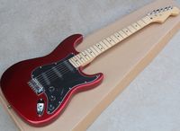 Fábrica al por mayor metálica guitarra eléctrica roja con SSS Pastillas, arce diapasón, Negro golpeador, se puede personalizar como reques