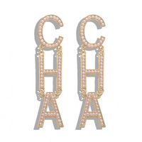 Popularna Moda Luksusowy Projektant przesadzony Big Letter Pearl Cha Długa Drop Dangle Chandelier Stadniny Kolczyki dla kobiet Złote Silver