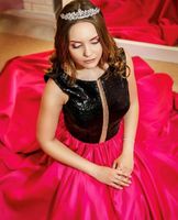 Quinceanera Klänningar 2019 Modest Sweet 15 Ball Gown Sparkling Sequins Keyhole Debutante Gowns Vestidos de 15