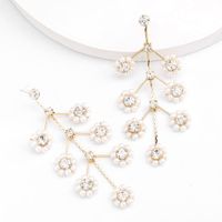 2020 Art und Weise des neuen Entwurfs Minimalist Gold-Long Branch-Perlen-Tropfen-Ohrring-Perlen-Blumen-Ohrringe baumeln weiblich