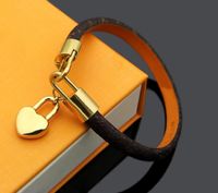2020 Ny mode l Läderarmband för män Kvinna Designers Armband Läder Blommönster Bracelet Pearl Smycken