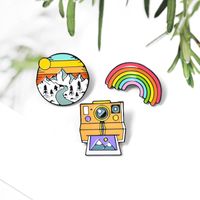 Nowa Cartoon Cute Broszki Kamera Rainbow Snow Mountain Emalia Pinki Kolorowe Biżuteria Prezent Dla Dzieci Dziewczyny Koszulki Lapel Dżinsowa Odznaka