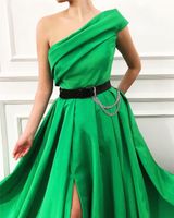 Nuovo Simply Satin A-line Long Dress Dress Pleat Split One Spalla a floort Lunghezza Abiti da sera Abiti da partito formale