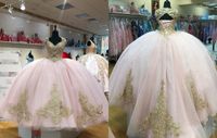 2022 Последний дизайнерский розовый тюль золотые кружева Quinceanera выпускные платья бальное платье шапка с короткими рукавами аппликация замочная скважина задняя часть бисера