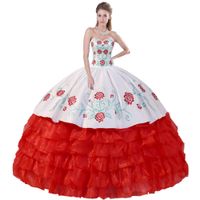 Hübsche Reiterstickerei Blumen Blätter Charra Quinceanera Kleid Mexiko Weißes und Rotes Tiered Organza Hemline Perlen Debutante Kleid