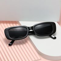 2022 새로운 작은 상자 선글래스 남성과 여성의 패션 거리 슈팅 선글라스 UV 보호