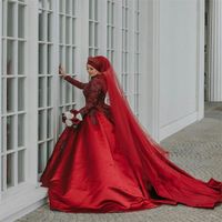 Luxury Red Dubai Arabo Arabo Musulmano Plus Size Ball Gown Abiti da sposa maniche lunghe perline in pizzo Appliqued Abiti da sposa Abiti da sposa Robe de Mariée