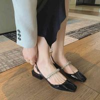 프랑스 특허 가죽 두꺼운 발 뒤꿈치 메리 제인 신발 2022 봄 새로운 스타일 사각형 헤드 라인 석 단추 여성을위한 플랫 솔 단일 신발