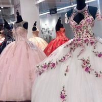 Vit Rosa Broderi Lace Ball Gown Quinceanera Klänningar Keyhole Prom Party Dress Sweet Junior Graduation Party Gowns