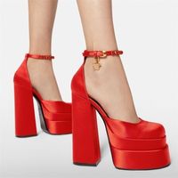 Sandalias de mujeres de nueva marca Zapatos de verano sexy tacones gruesos plataforma black rojo rojo zapatos de boda de fiesta de vestir de color amarillo