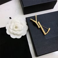 Wysokiej Jakości Luksusowy Projektant Broszka Biżuteria Klasyczna Pin Do Suit Dress Letter Jewellry Gold Broszki Pinów Ubrania Ornament Party
