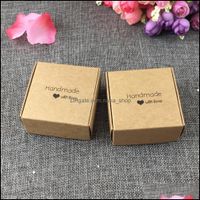 ジュエリーボックス包装ディスプレイ50ピース6.5x6.5x3cmクラフトファッション印刷「愛の手作り」ギフトペーパーケースカスタムロゴドロップデリを受け入れる