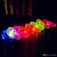 Musik aktiverad ljudkontroll LED-leksaker blinkande armband Ljus upp Bangle Wristband Club Party Bar Cheer Lysous Hand Ring Glow Stick A40
