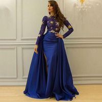 Royal Blue Overkirt Spitze Kleider Prom Wear mit langem Ärmel Bateau Neck Arabisch Split Side Abendkleider Dubai Perlen Abendkleid