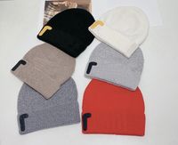 Beanie Luxurys Tasarımcılar Şapka erkek ve kadın Kasketleri Moda Kış Şapka Örme Kap Yün Şapka Yüksek Kalite 6 Renkler İyi Güzel