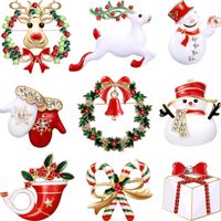 Feliz Natal Broches Pins Cute Santa Claus Chapéu Luvas Bells Meias Donuts Candy Enamel Pin Emblemas Broche Jóias