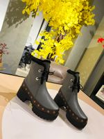 BOTÍN PLANO TACHUELAS | Zalo Moda