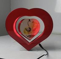 100PCS DHL Gratis frakt Birthday Gift Kärlek Hjärtformad LED Magnetisk levitating Roterande fotoram med LED-ljus för gåva