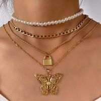 Catene Trendy Trendy Multi-livellata Golden Butterfly Catena di Metallo Collana per le donne Chunky Lock Pendant Imitation Pearl Party Jewelry