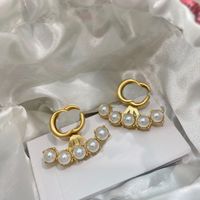 Brincos de designer de moda para mulheres garanhão brincos de jóias de pérola letras de ouro aro brinco diomond Caixa de noiva Ear Encantos Novo 22012203