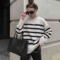 Women's loose striped long sved round neck sweater, casual Street clothing, autumn and winter