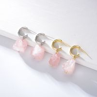 Beaux boucles d'oreilles à quartz de rose brute de haute qualité