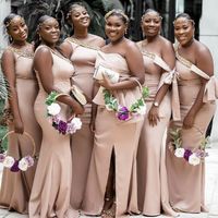 명예 가운의 일치하지 않은 결혼식 하녀가있는 겸손한 신부 들러리 드레스 여성 파티 공식 착용 2022 가을 높은 분할