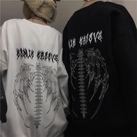 Harajuku Sweat à capuche surdimensionné Hommes Casual Skull Aile Imprimer Sweat-shirt Couple Goth Streetwear Printemps Pull à capuche à manches longues Tops 220114