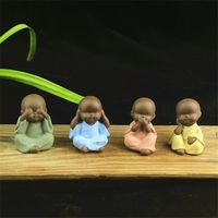 4 sztuk / zestaw Mini Młody Joga Little Mnich Statua Ceramiczne Wyposażenie Uśmiech Small Buddha Figurki Tathagata Ozdoby Home Decor Gifts