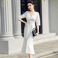 Han Drottning 2021 Koreansk Spring Women's White V-Neck Dresses Split Single Breasted Mermaid Klänning Elegant Enkel Office Vestidos Casual