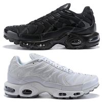 TN Artı SE Erkek Koşu Ayakkabıları Sneakers Üçlü Siyah Beyaz Nefes Erkekler Kadınlar Moda Spor Açık Eğitmenler Bize 12