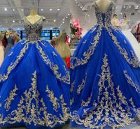 2022 Royal Blue Gold Quinceanera Vestidos con cuello en V apliques de encaje corsé de corsé Back Princess Sweet 16 Vestido Adultos para adultos Mujeres de mujer