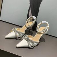 Vit satin högklackade sandaler läder såle kvinna 9,5 cm svart rosa diamantkedja dekoration bankett kvinnor skor silke ansikte sexig formell sko designer fabrik skor