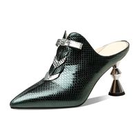 Chaussures de robe 2022 été semi-dragon paresseuse féminine pointue pointue des sandales à talon en forme spéciale usure de couleur assortie de couleur Baotou femme