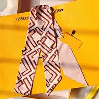 Designer Design La sciarpa della donna, la lettera di modo Scarpa borsa, cravatte, fasci dei capelli, 100% Materiale di seta Involucri Dimensioni: 5 * 120 cm