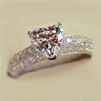Huitan Modern Heart Cz Wedding Rings for Women Delicate Love Accessories Gift Chic Female Ring Party Silver Color Trendy Jewelry